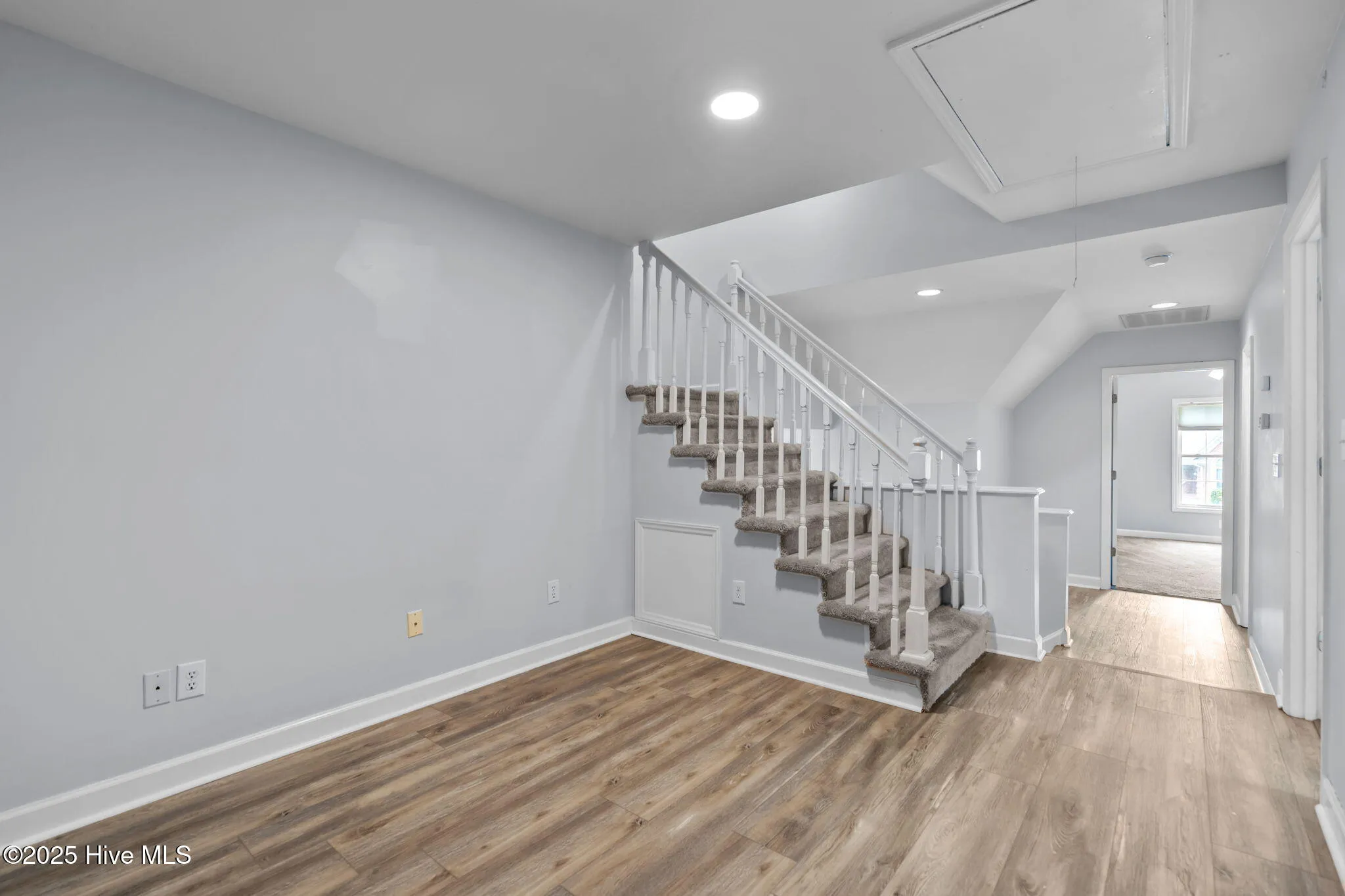 Wilmington, North Carolina 28405, United States, 4 Bedrooms Bedrooms, ,3 BathroomsBathrooms,Residential,Pending,209215