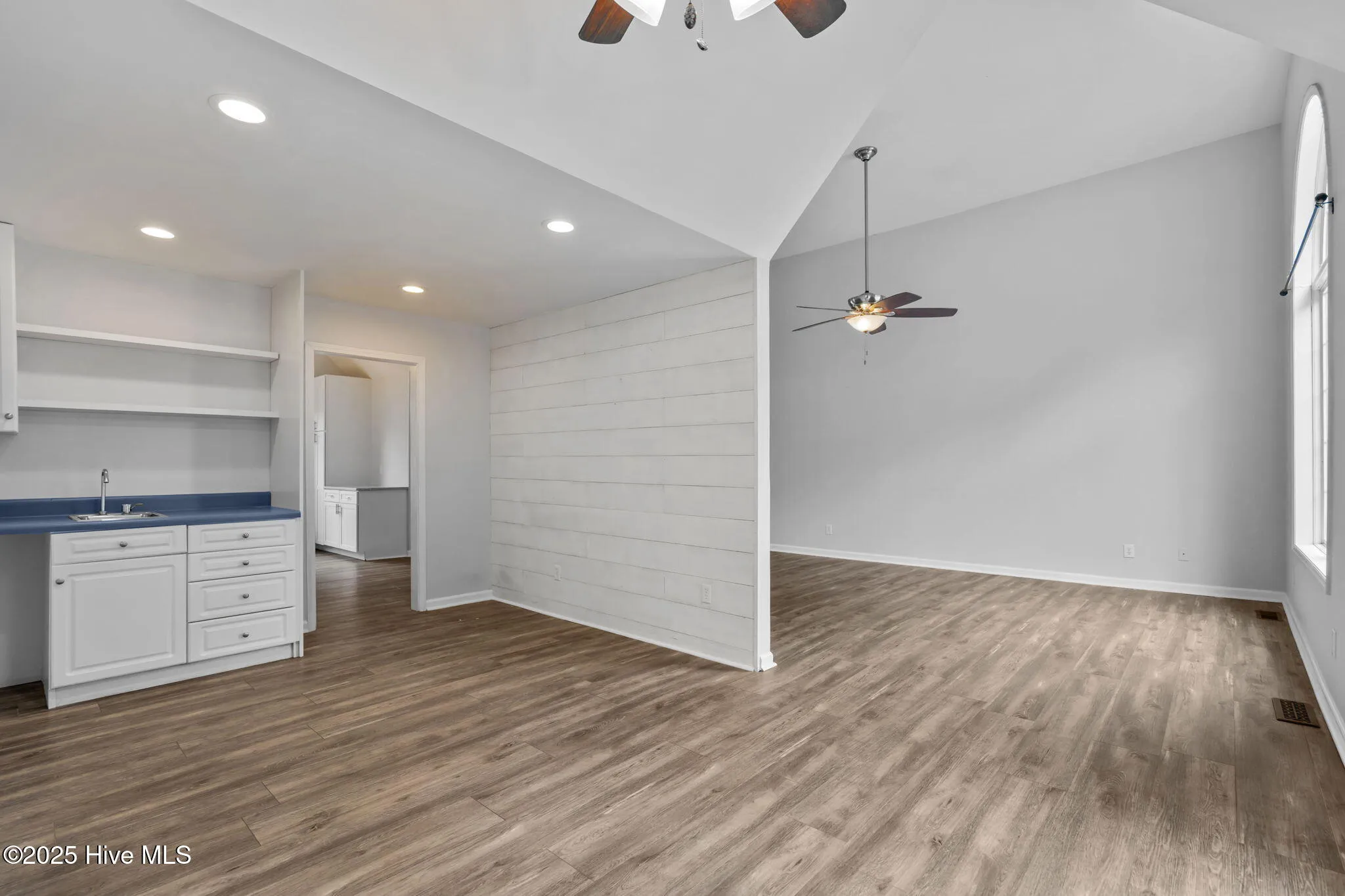 Wilmington, North Carolina 28405, United States, 4 Bedrooms Bedrooms, ,3 BathroomsBathrooms,Residential,Pending,209215