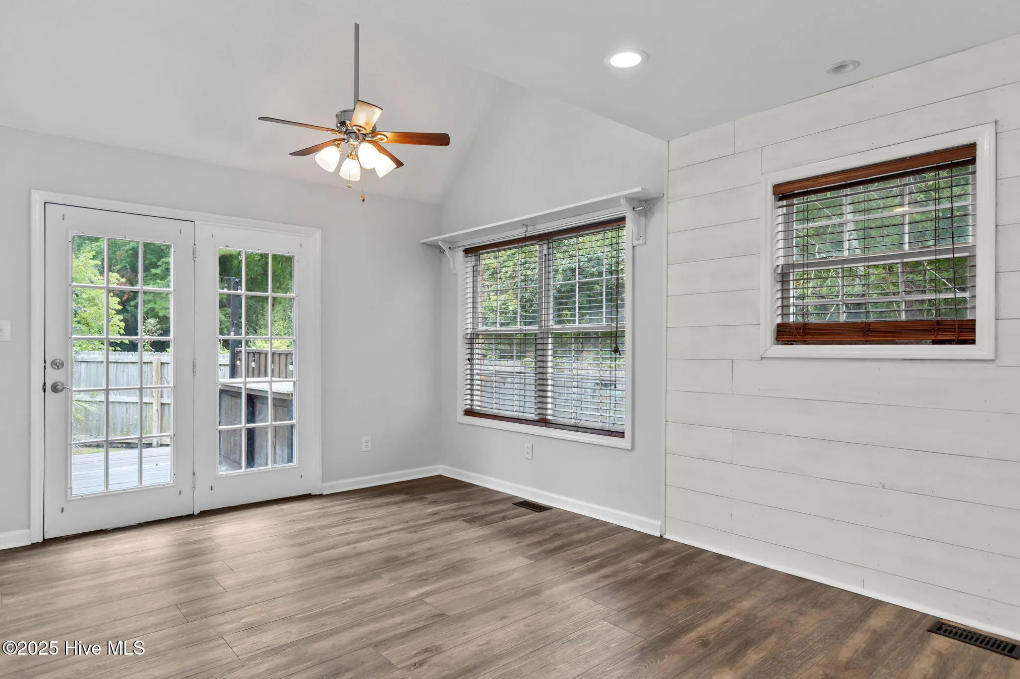 Wilmington, North Carolina 28405, United States, 4 Bedrooms Bedrooms, ,3 BathroomsBathrooms,Residential,Pending,209215