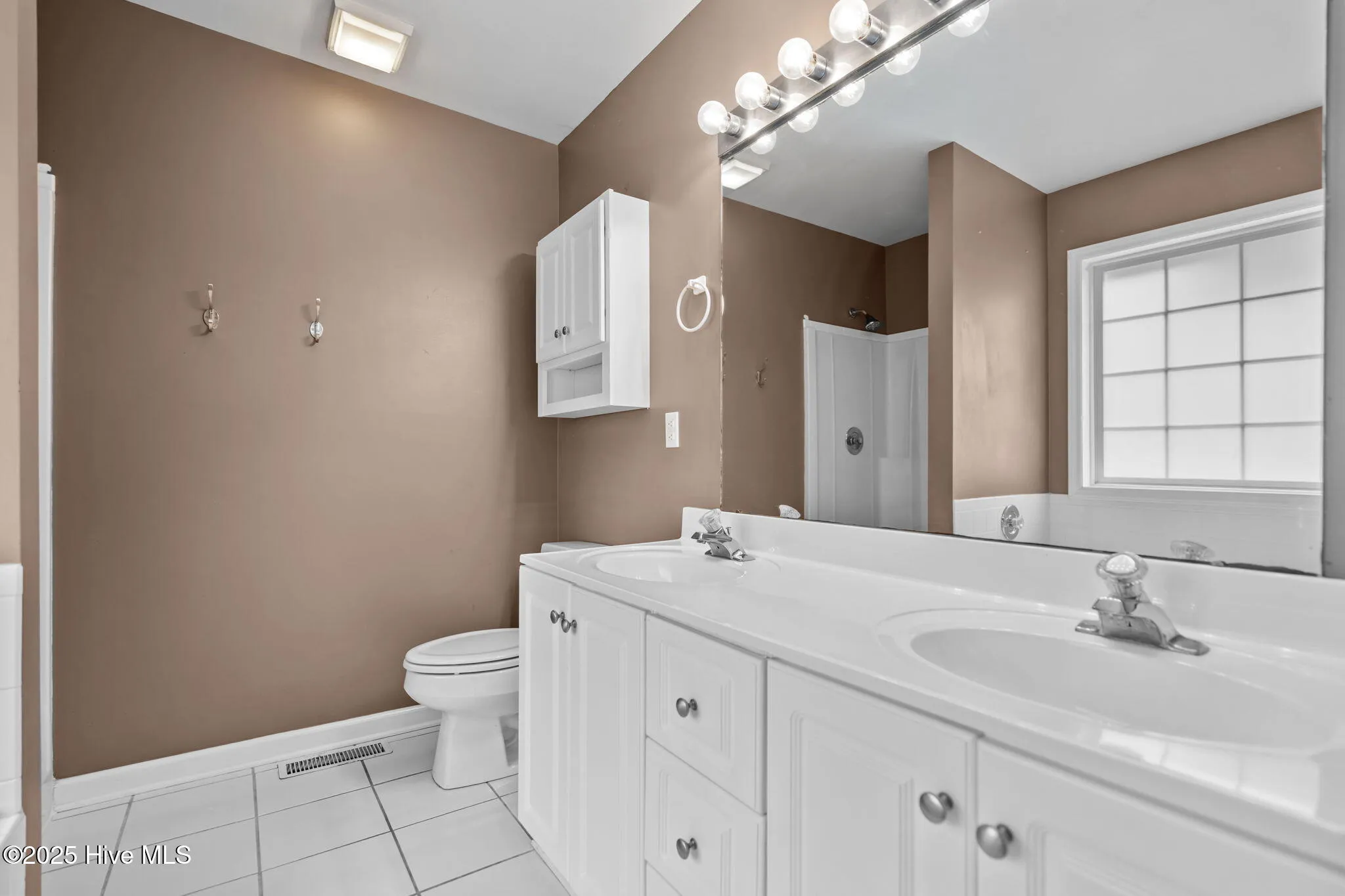 Wilmington, North Carolina 28405, United States, 4 Bedrooms Bedrooms, ,3 BathroomsBathrooms,Residential,Pending,209215