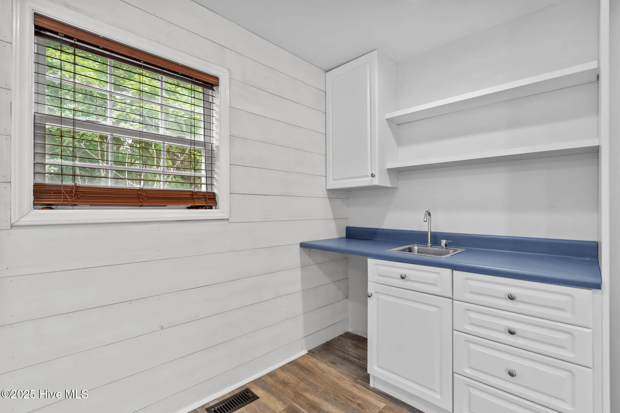 Wilmington, North Carolina 28405, United States, 4 Bedrooms Bedrooms, ,3 BathroomsBathrooms,Residential,Pending,209215