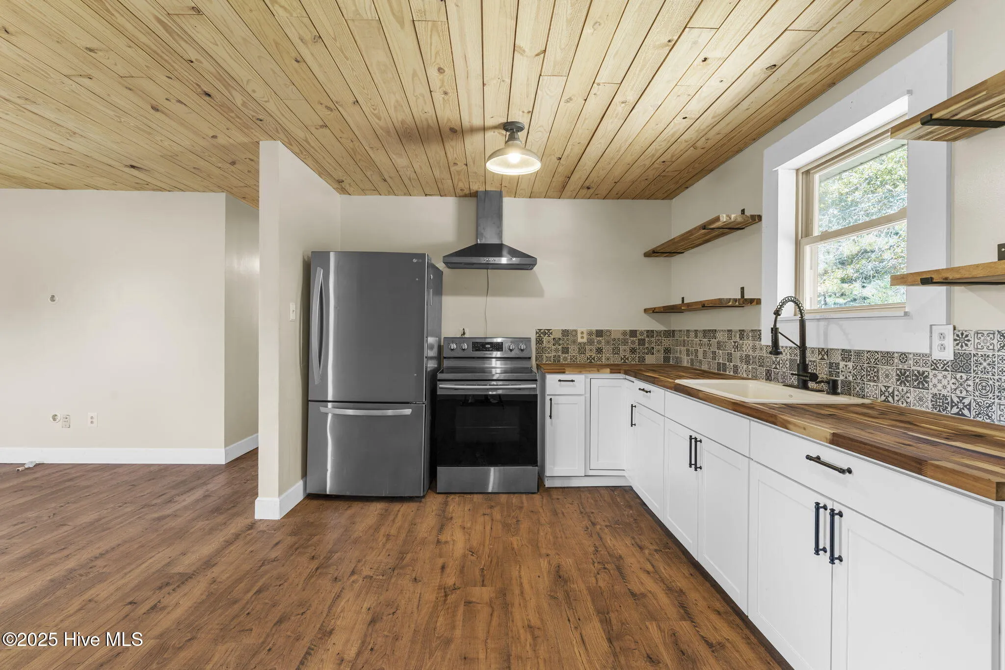 Tar Heel, North Carolina 28392, United States, 2 Bedrooms Bedrooms, ,1 BathroomBathrooms,Residential,Active,219717