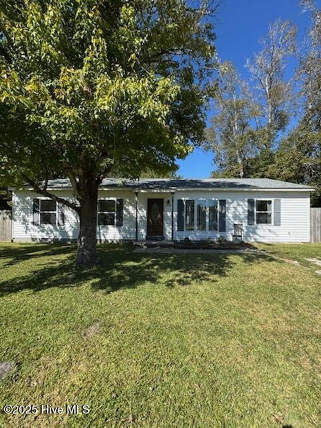 Photo of 656 Queens Creek Road, Hubert, NC 28539 (MLS # 100537615)