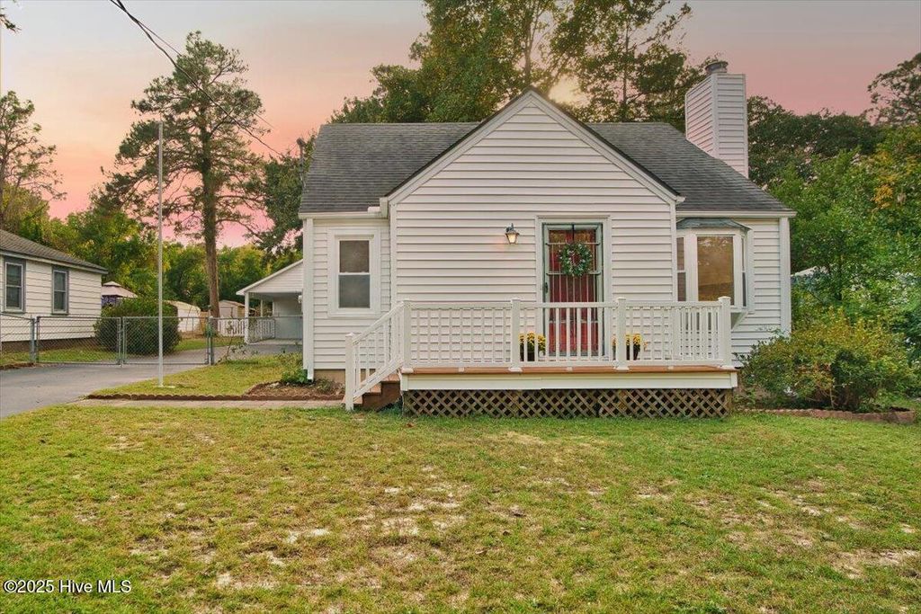 Photo of 240 E Ohio Avenue, Southern Pines, NC 28387 (MLS # 100526483)