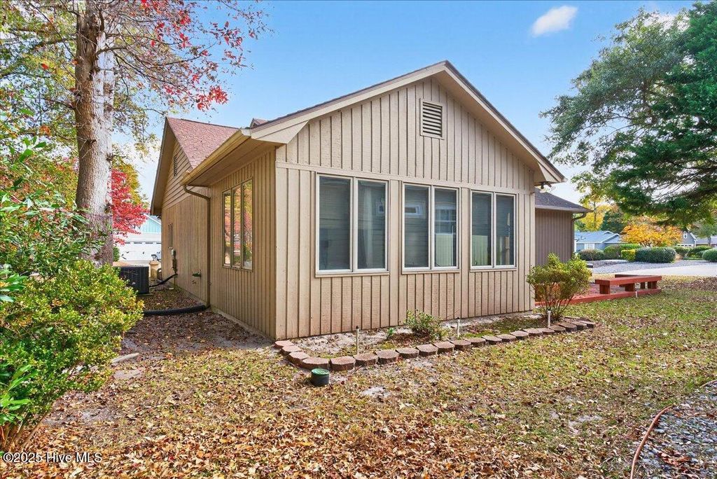 Photo of 1618 Woodland Court SW, Ocean Isle Beach, NC 28469 (MLS # 100542337)