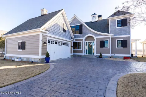 MLS: 100482658
