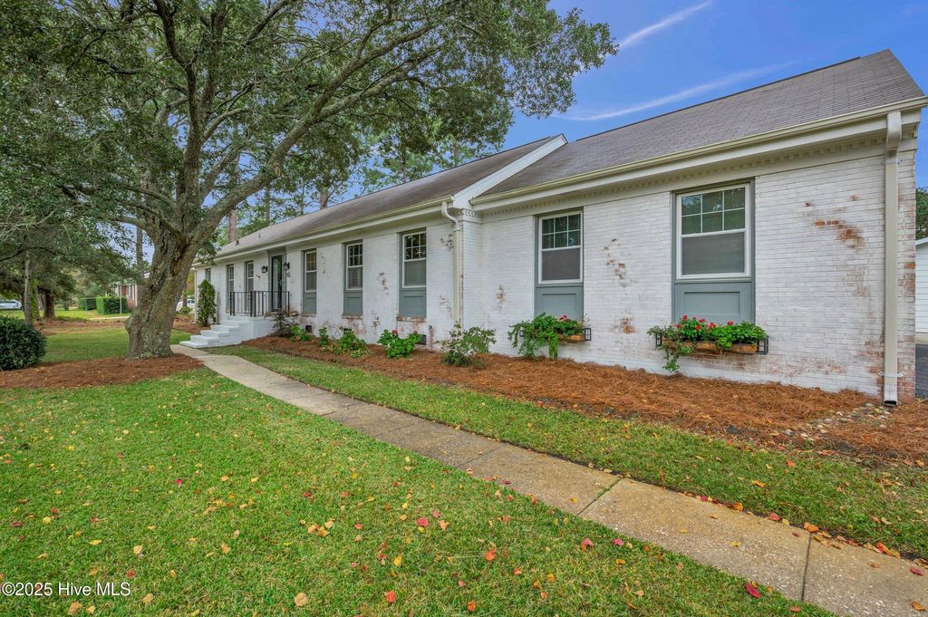 Photo of 113 Yorkshire Lane, Wilmington, NC 28409 (MLS # 100538722)