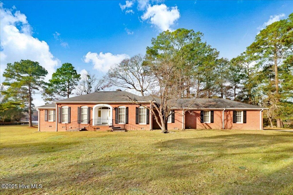 Photo of 123 Walnut Creek Drive, Goldsboro, NC 27534 (MLS # 100544273)