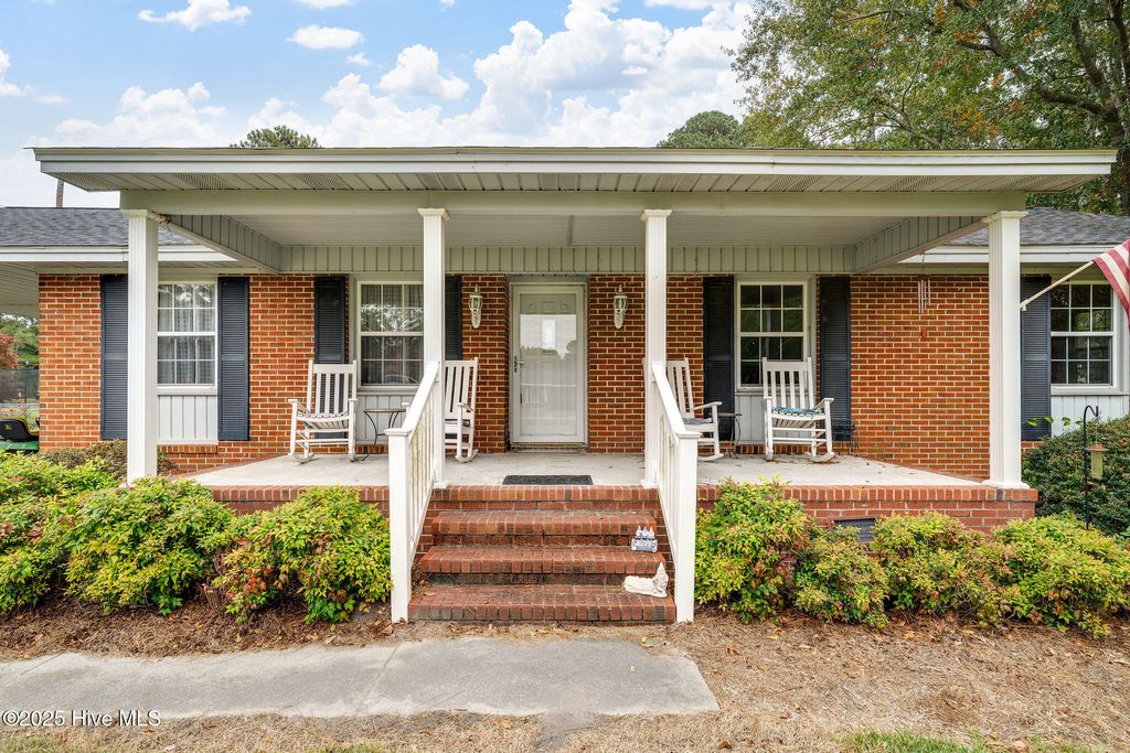 Photo of 214 Elm Street, Warsaw, NC 28398 (MLS # 100538535)