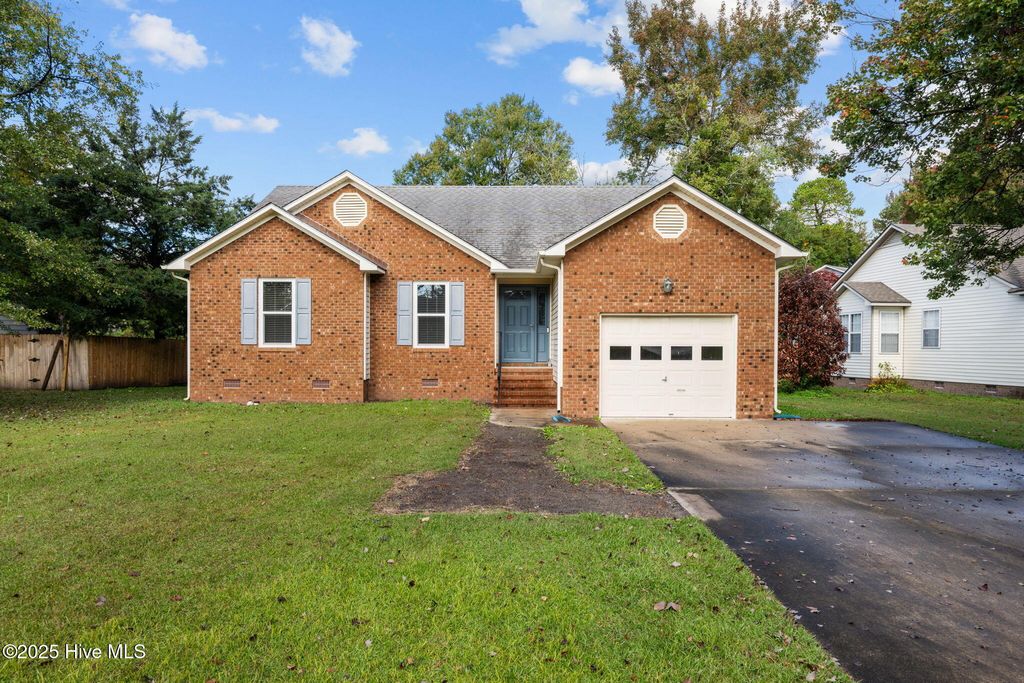 Photo of 703 E Hightree Lane, New Bern, NC 28562 (MLS # 100539027)