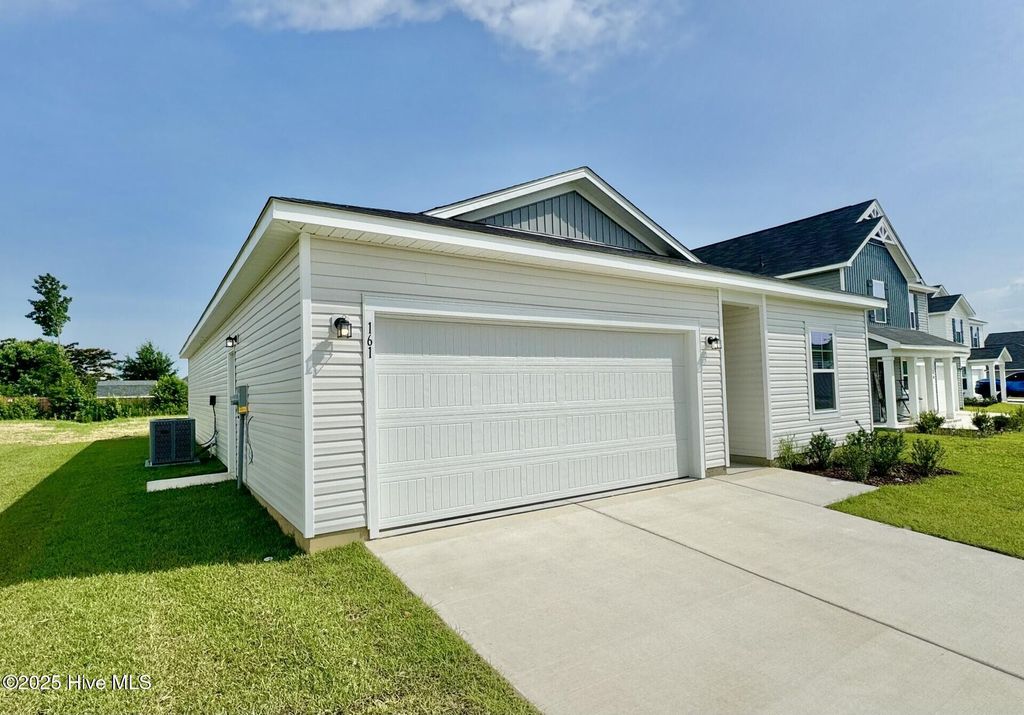 Photo of 506 Bellefonte Court, Richlands, NC 28574 (MLS # 100524256)