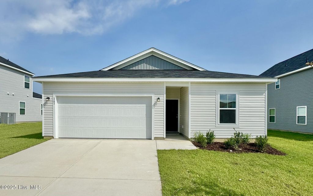 Photo of 506 Bellefonte Court, Richlands, NC 28574 (MLS # 100524256)