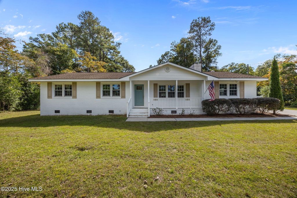 Photo of 4905 Sandhurst Road, Trent Woods, NC 28562 (MLS # 100534805)