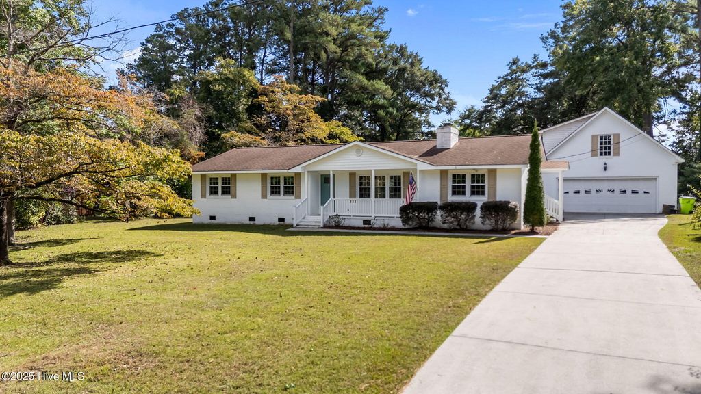 Photo of 4905 Sandhurst Road, Trent Woods, NC 28562 (MLS # 100534805)