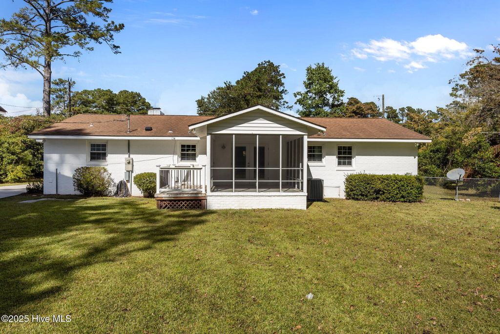 Photo of 4905 Sandhurst Road, Trent Woods, NC 28562 (MLS # 100534805)