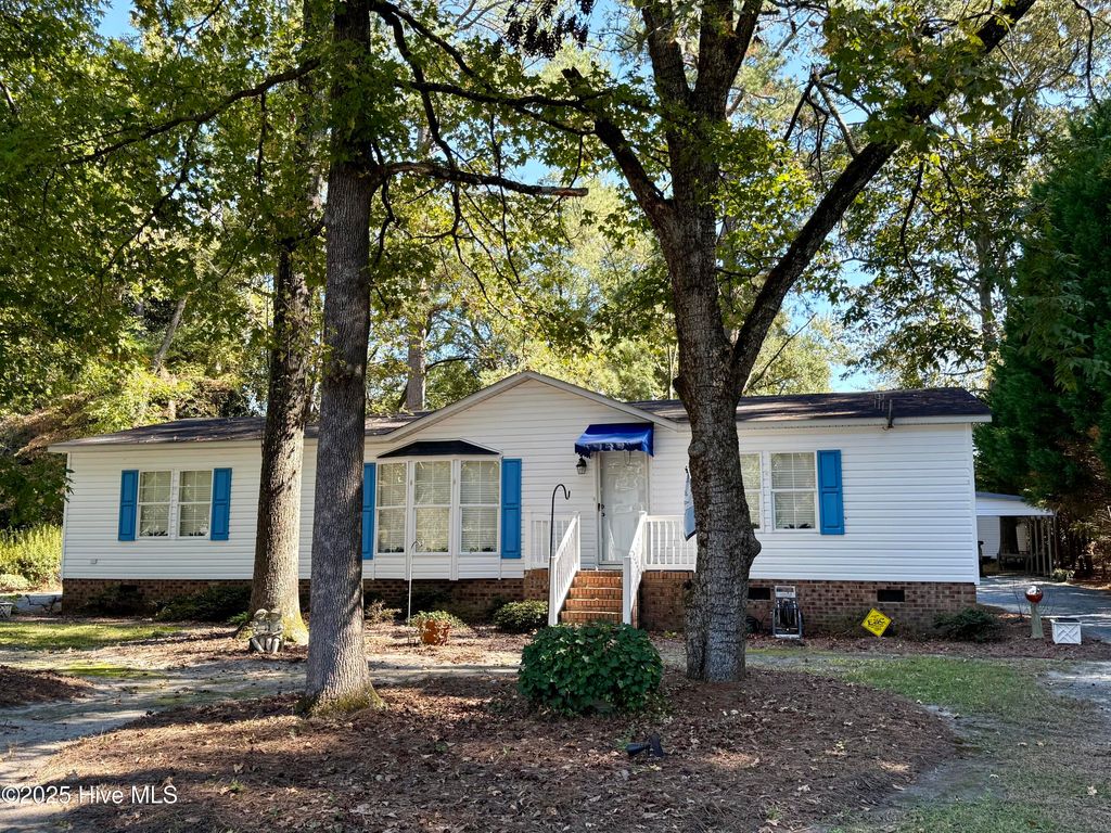Photo of 902 Aberdeen Road, Laurinburg, NC 28352 (MLS # 100536962)