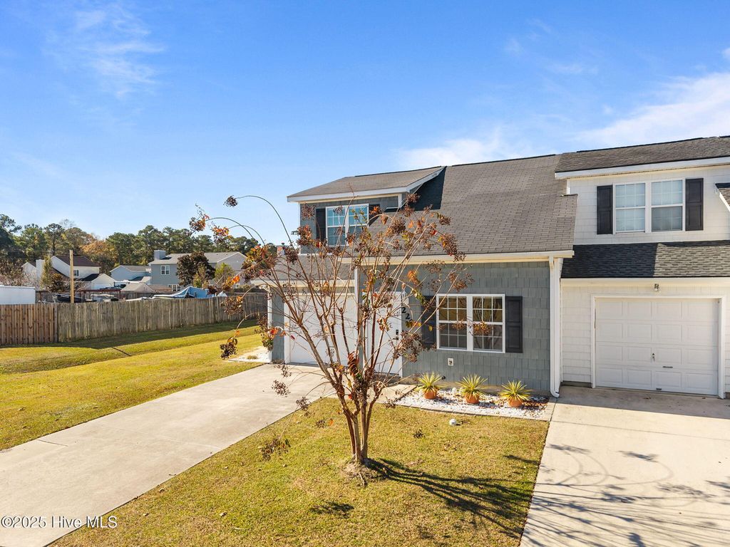 Photo of 220 Jessie Circle, Hubert, NC 28539 (MLS # 100541602)