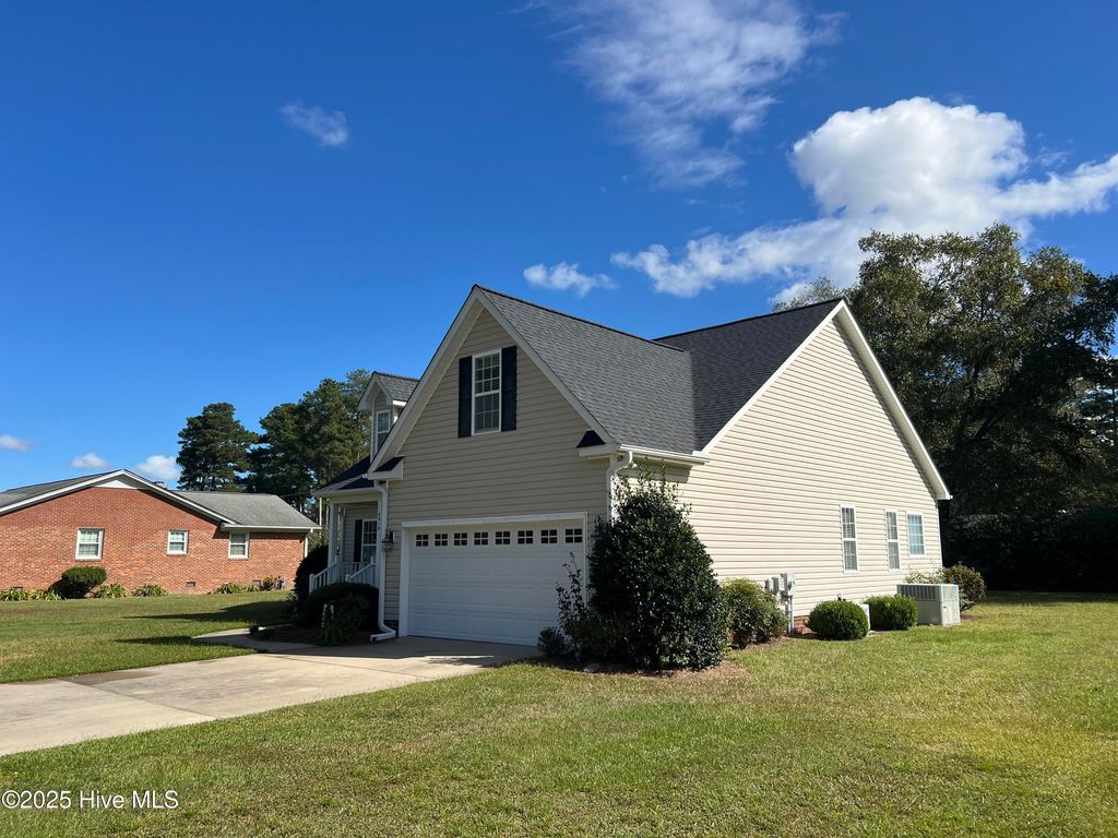 Photo of 4219 Maple Drive, Ayden, NC 28513 (MLS # 100535588)
