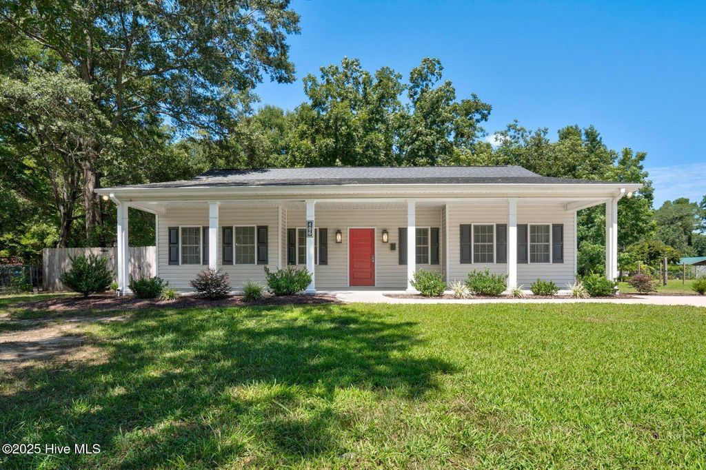Photo of 406 S Dennis Street, Enfield, NC 27823 (MLS # 100536058)