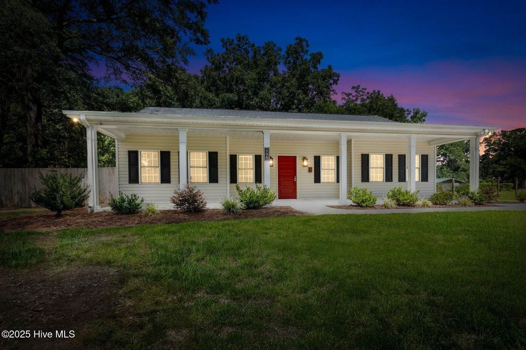 Photo of 406 S Dennis Street, Enfield, NC 27823 (MLS # 100536058)