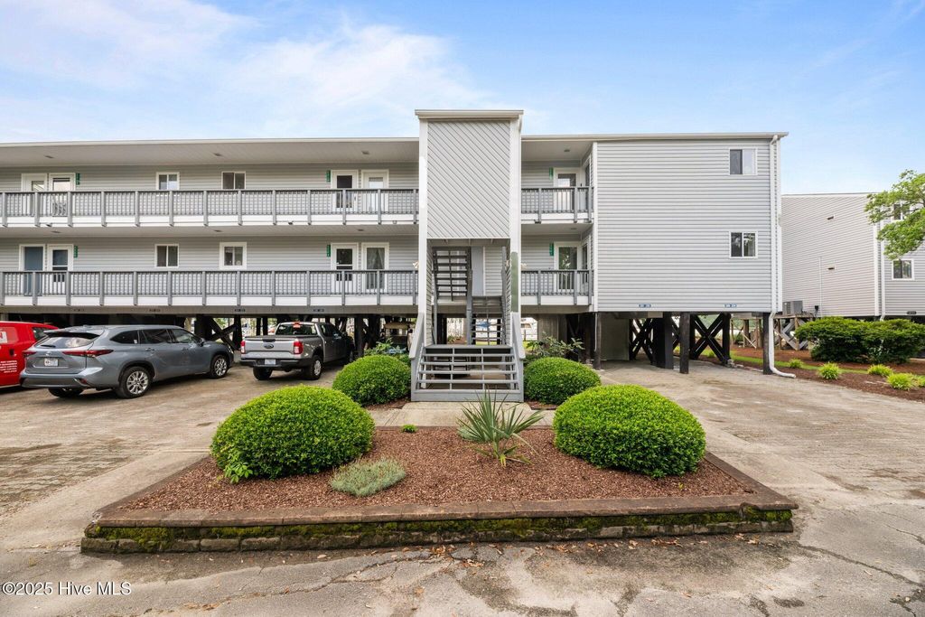 Photo of 2201 Harbourside Drive, New Bern, NC 28560 (MLS # 100508059)