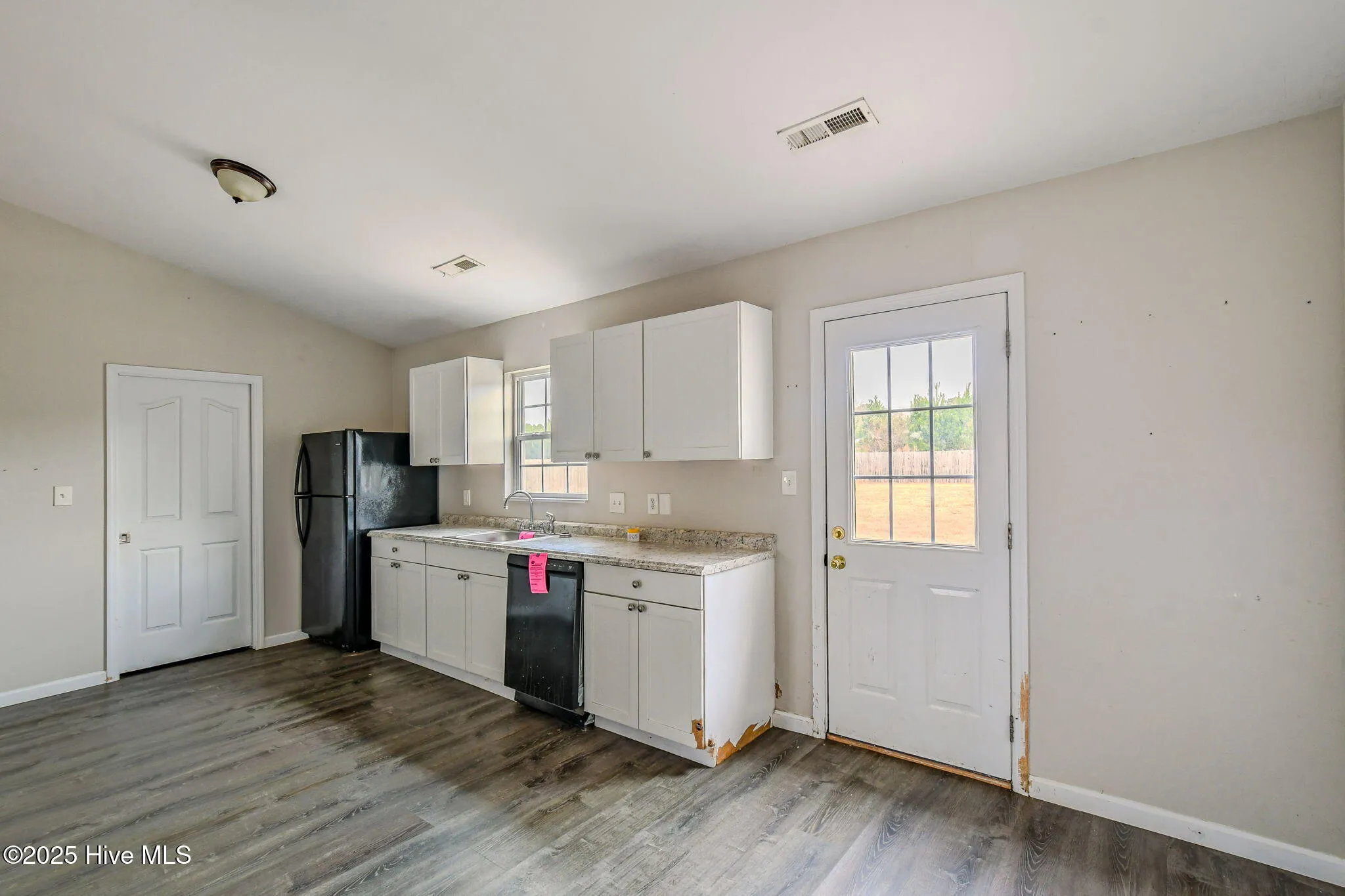 Beulaville, North Carolina 28518, United States, 3 Bedrooms Bedrooms, ,2 BathroomsBathrooms,Residential,Active,250520