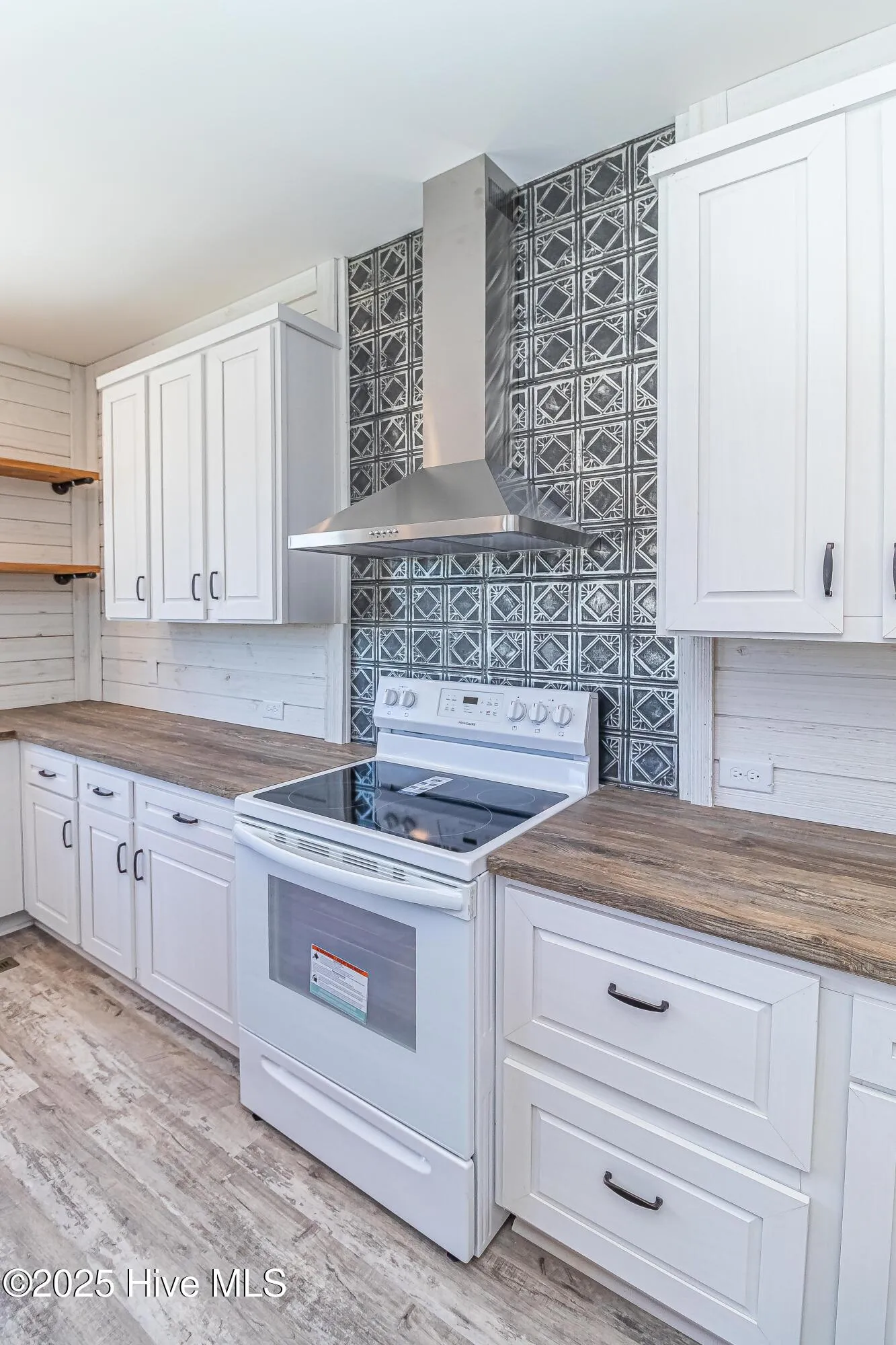 Farmville, North Carolina 27828, United States, 3 Bedrooms Bedrooms, ,2 BathroomsBathrooms,Residential,Active,59885