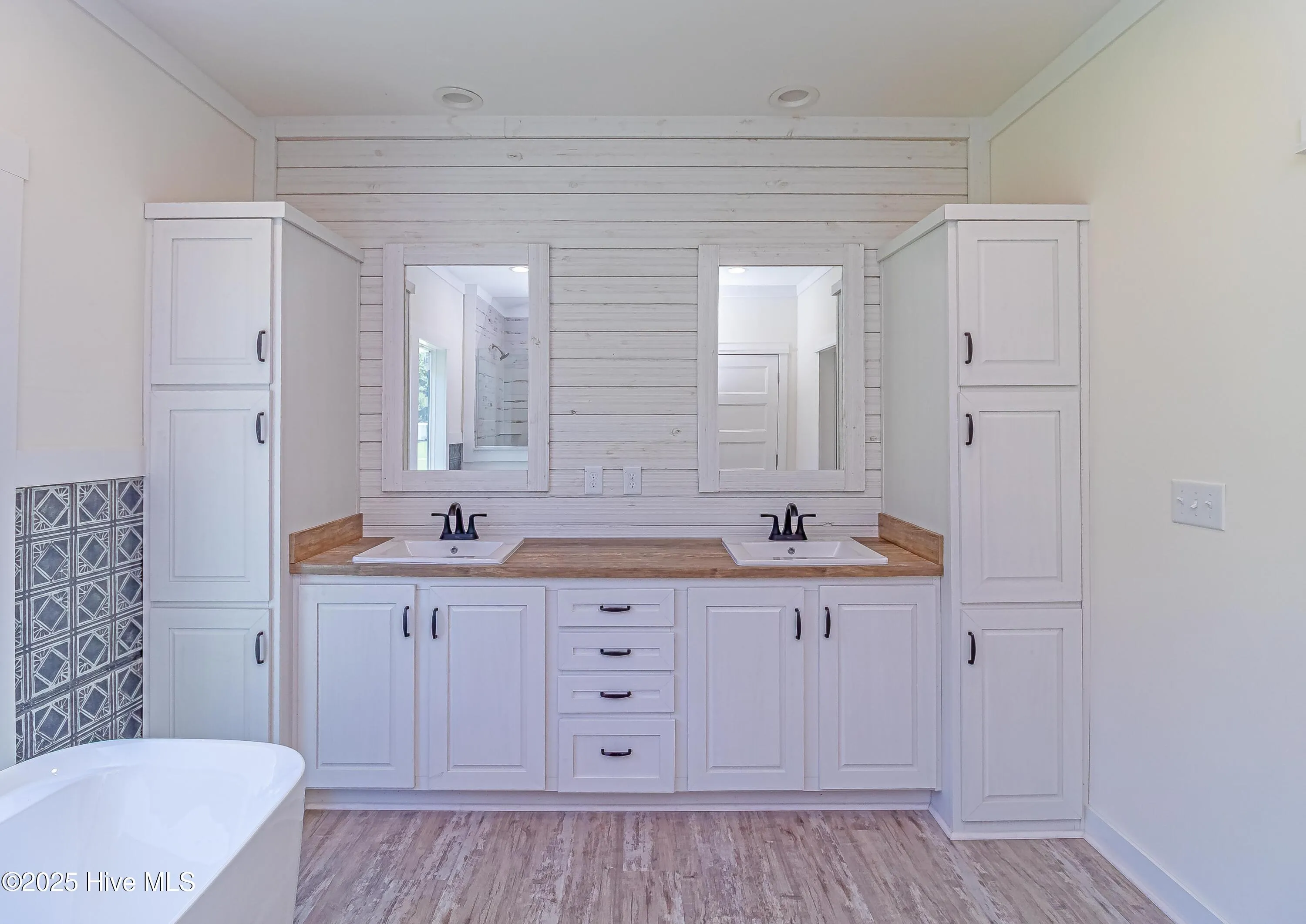 Farmville, North Carolina 27828, United States, 3 Bedrooms Bedrooms, ,2 BathroomsBathrooms,Residential,Active,59885