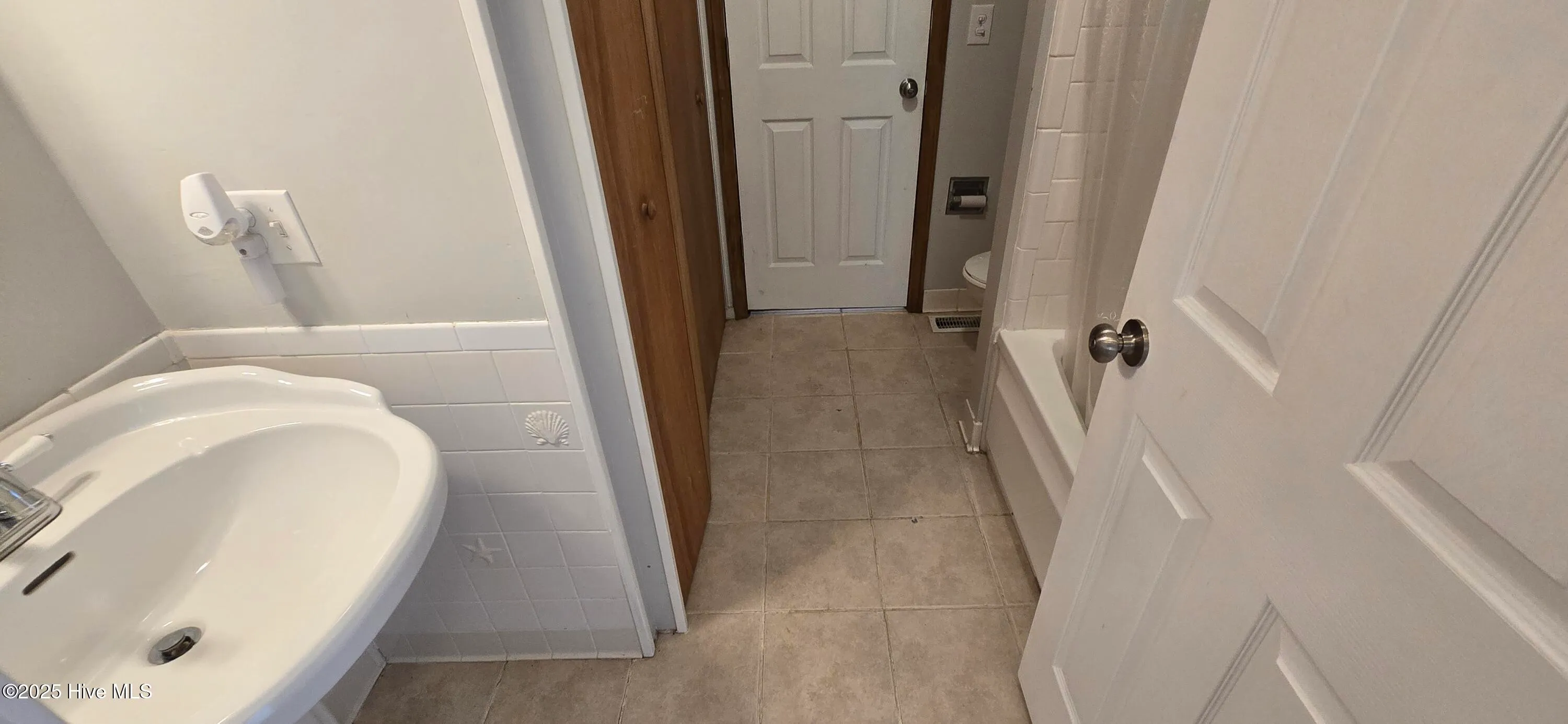 Greenville, North Carolina 27858, United States, 3 Bedrooms Bedrooms, ,3 BathroomsBathrooms,Residential,Active,132216