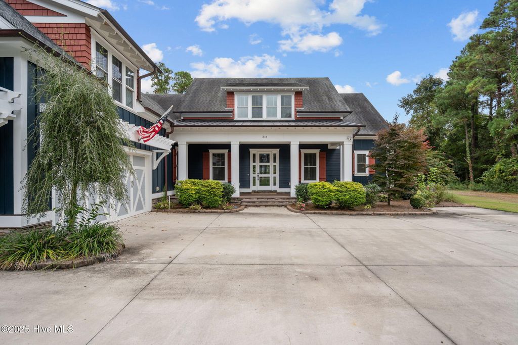 Photo of 314 E Rolling Meadows Road, Hampstead, NC 28443 (MLS # 100532333)