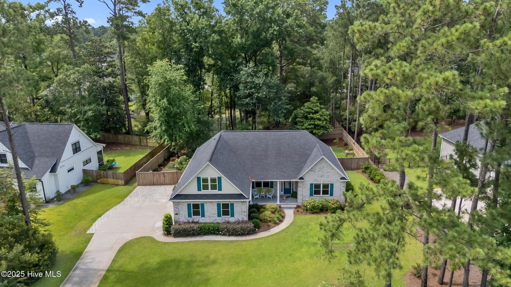 Photo of 376 Crown Pointe Drive, Hampstead, NC 28443 (MLS # 100518241)