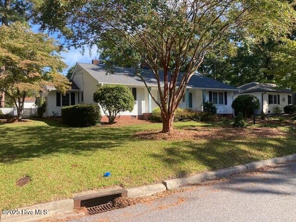 Photo of 1301 Evergreen Drive, Greenville, NC 27858 (MLS # 100532604)