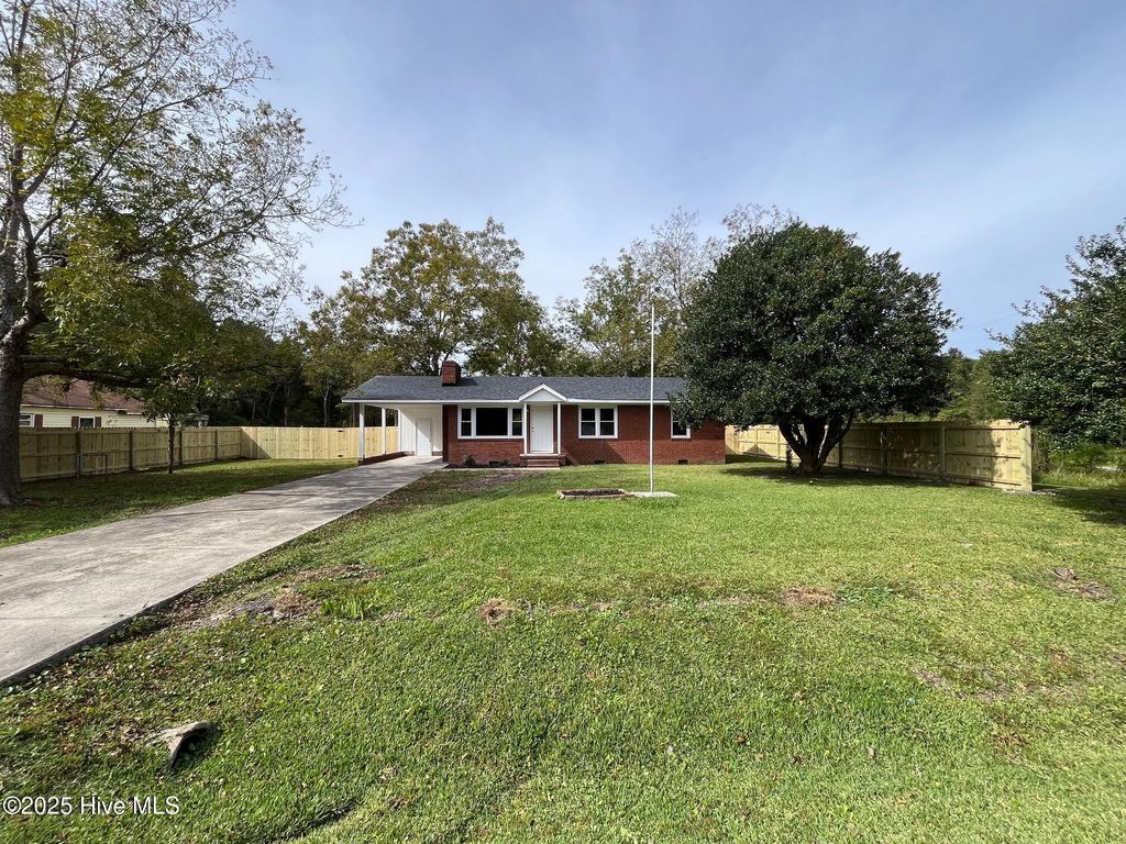 Photo of 175 Kellumtown Road, Hubert, NC 28539 (MLS # 100535695)