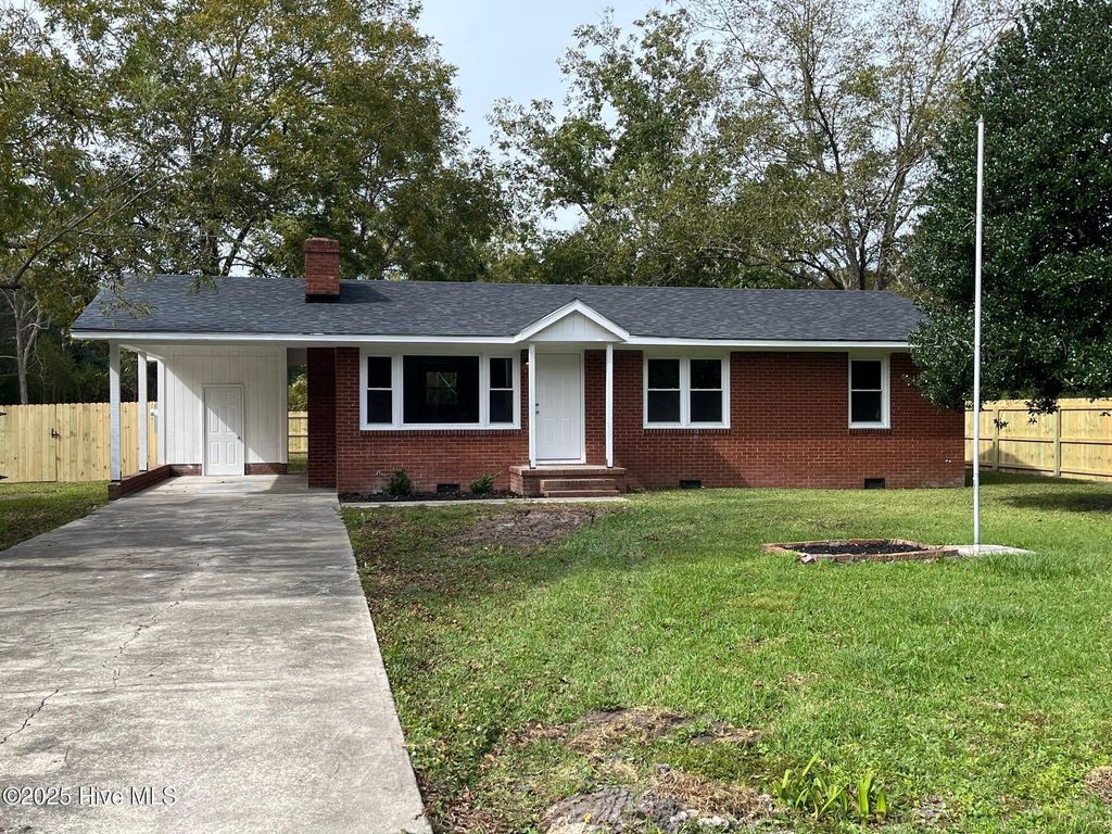 Photo of 175 Kellumtown Road, Hubert, NC 28539 (MLS # 100535695)