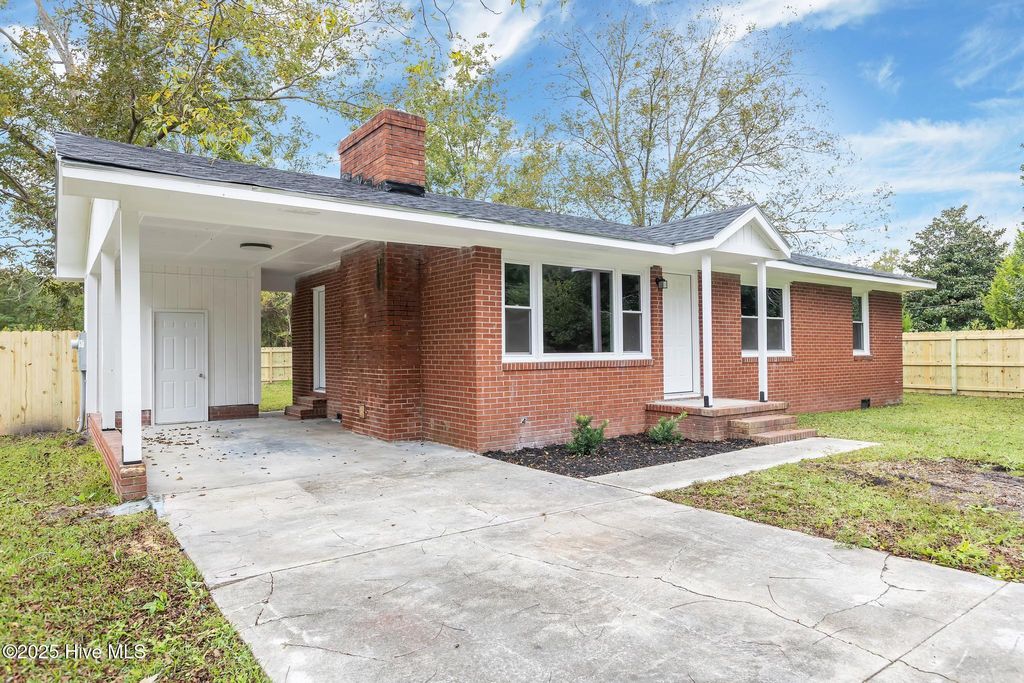 Photo of 175 Kellumtown Road, Hubert, NC 28539 (MLS # 100535695)