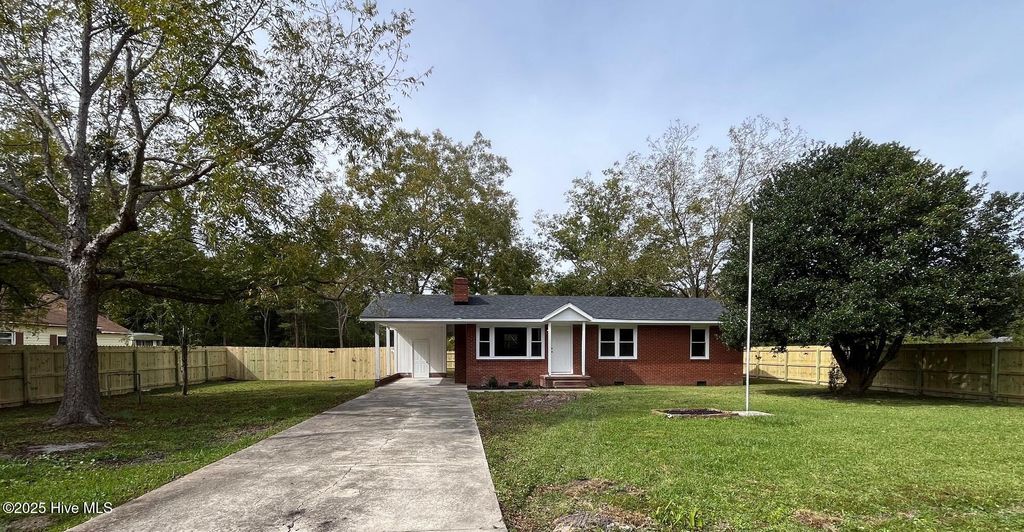 Photo of 175 Kellumtown Road, Hubert, NC 28539 (MLS # 100535695)
