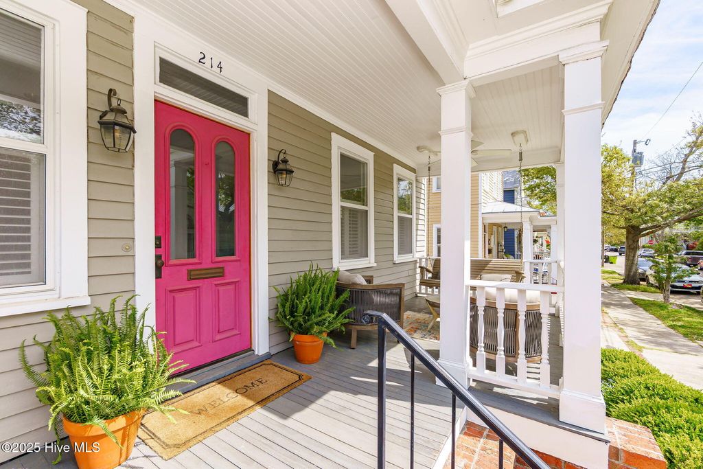 Photo of 214 King Street, New Bern, NC 28560 (MLS # 100500746)