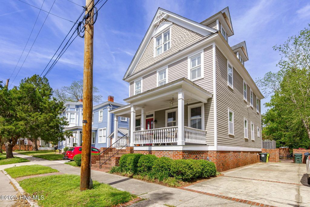 Photo of 214 King Street, New Bern, NC 28560 (MLS # 100500746)