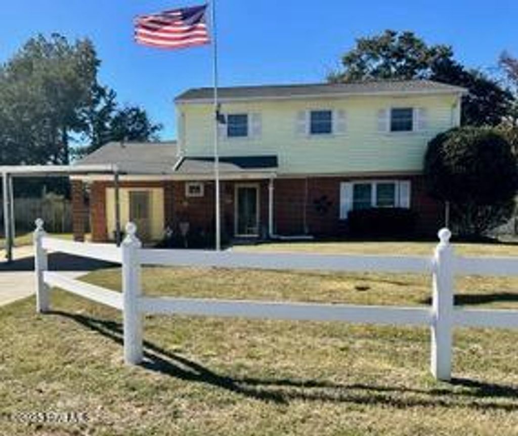 Photo of 421 Regalwood Drive, Jacksonville, NC 28546 (MLS # 100538072)