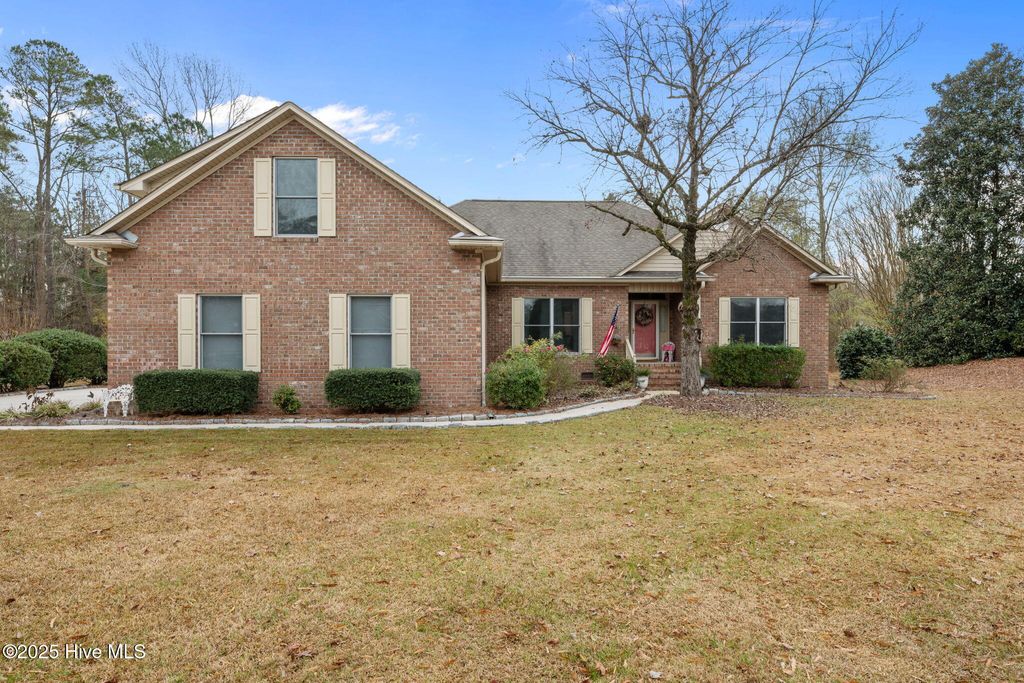 Photo of 202 Geneva Court, New Bern, NC 28562 (MLS # 100544335)