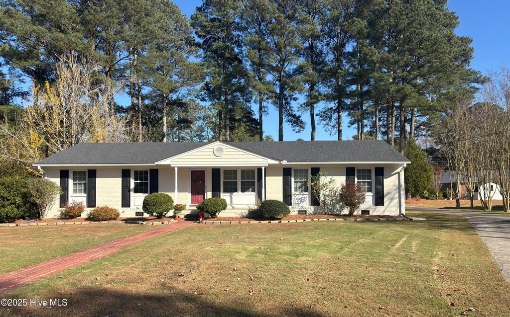 Photo of 103 Springlake Drive, Murfreesboro, NC 27855 (MLS # 100541211)
