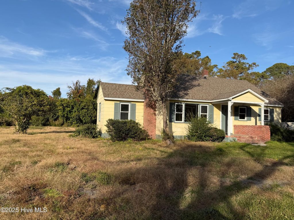 Photo of 547 Pigott Road, Gloucester, NC 28528 (MLS # 100541393)