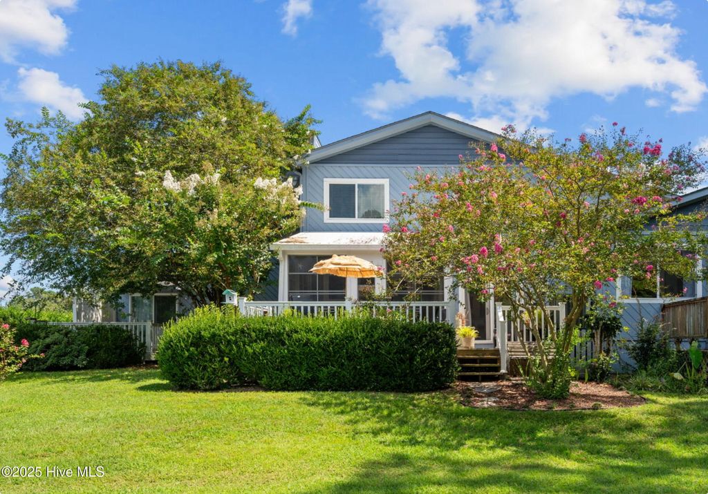 Photo of 22 Harbour Walk, New Bern, NC 28562 (MLS # 100527745)