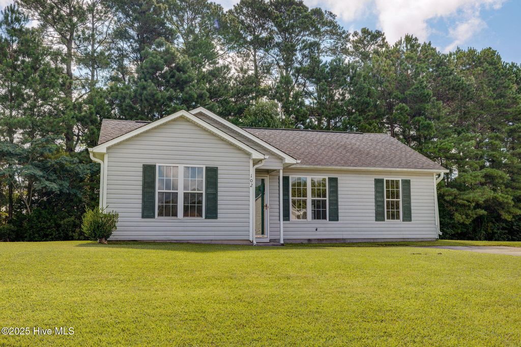 Photo of 102 Willowbend Drive, Burgaw, NC 28425 (MLS # 100519223)