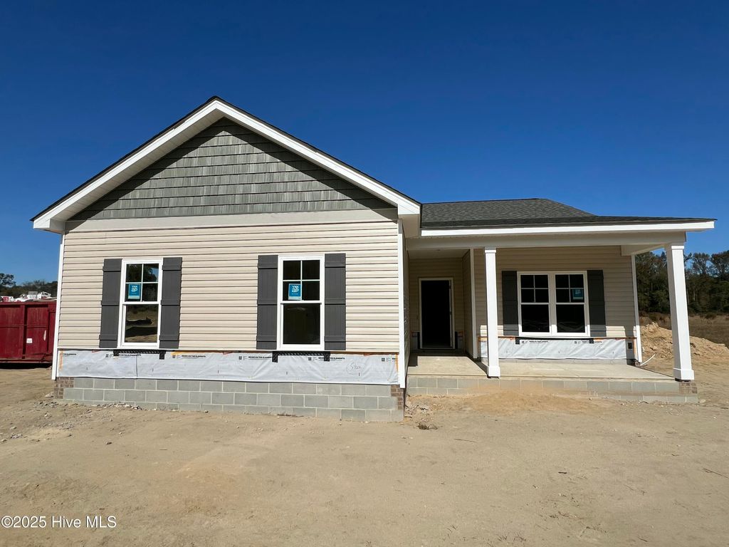 Photo of 401 Creeks Edge Drive, Pikeville, NC 27863 (MLS # 100534985)