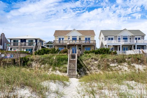 A home in Topsail Beach