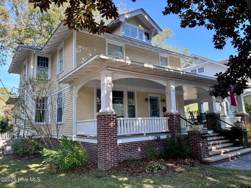 Photo of 1016 W Main Street, Elizabeth City, NC 27909 (MLS # 100540529)