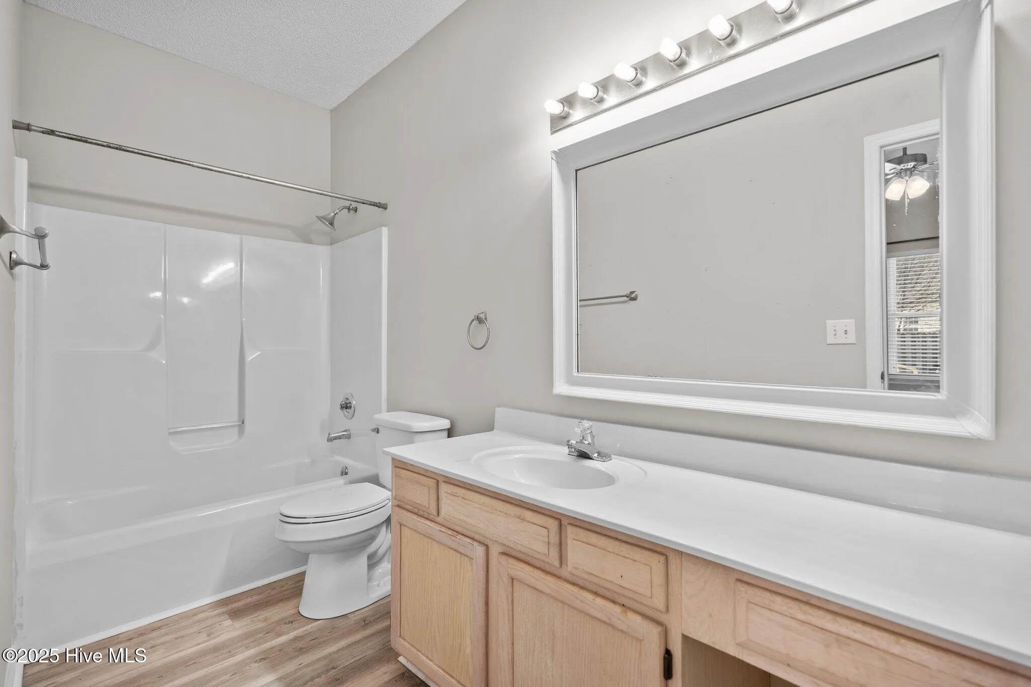 Wilmington, North Carolina 28411, United States, 3 Bedrooms Bedrooms, ,2 BathroomsBathrooms,Residential,Active,18052