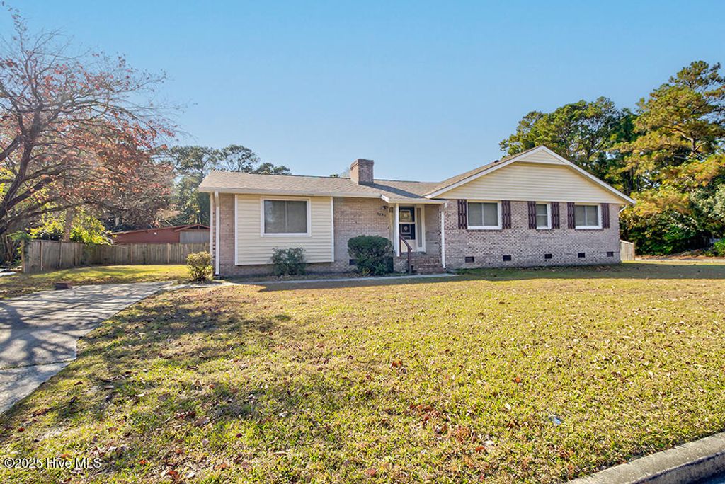 Photo of 5202 Hunters Trail, Wilmington, NC 28405 (MLS # 100541590)