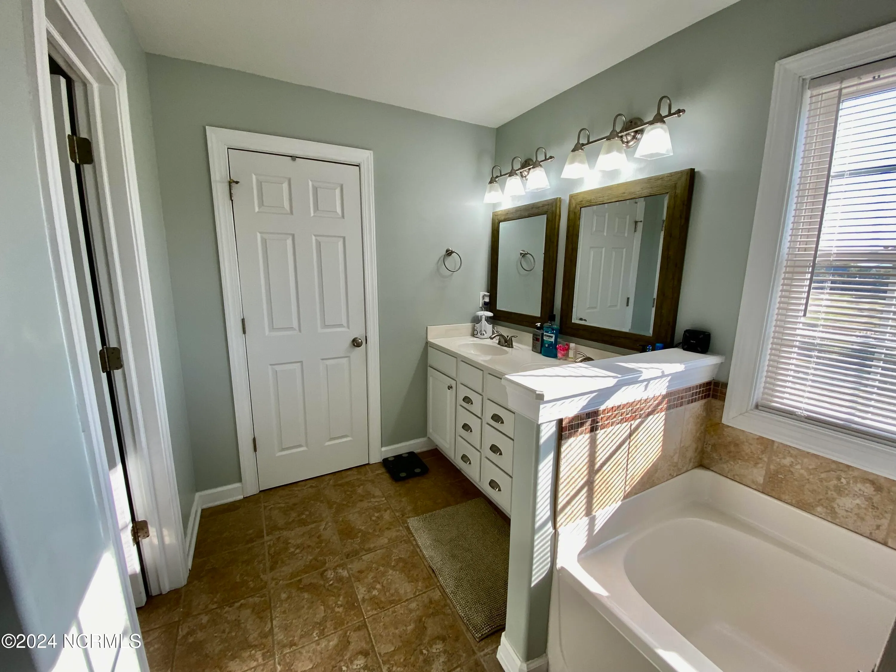 Moyock, North Carolina 27958, United States, 4 Bedrooms Bedrooms, ,3 BathroomsBathrooms,Residential,Pending,36825